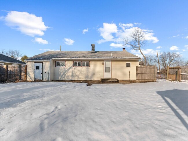 Building Photo - Charming 3-Bedroom Home with Full Basement & Backyard in Lumberton Township