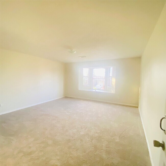 Building Photo - 6527 River Bluff Dr