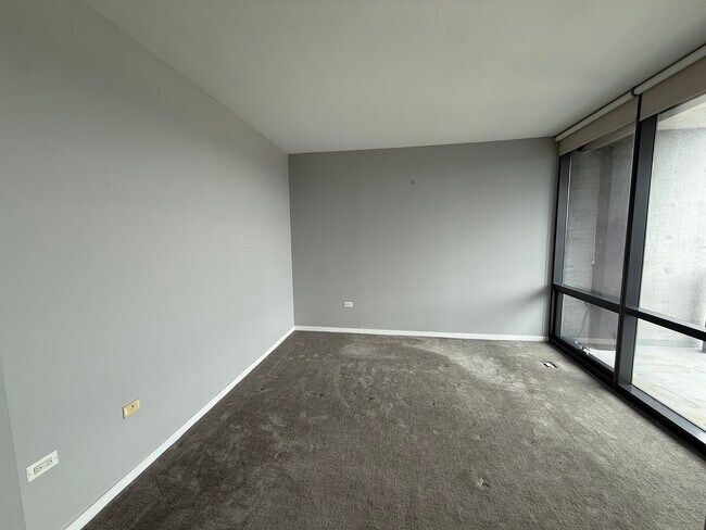 Building Photo - 860 W Blackhawk St