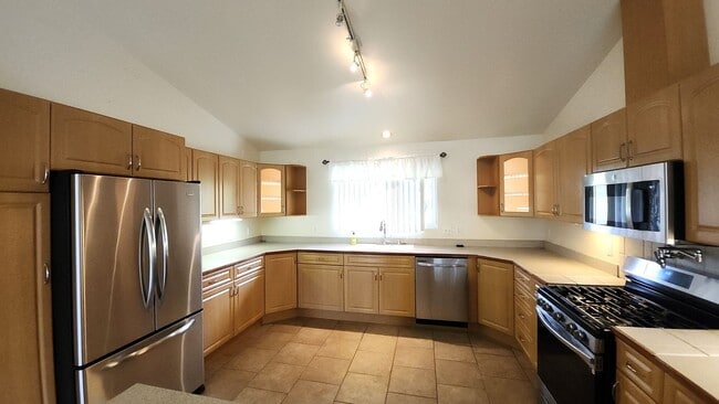 Building Photo - Rental Available in Beautiful Waimea