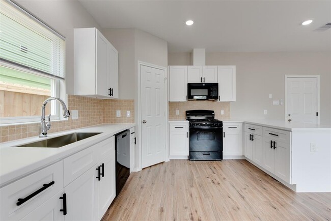 Building Photo - 8202 Homewood Ln