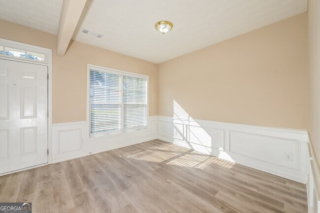 Building Photo - 462 Marsh Lake Rd SE