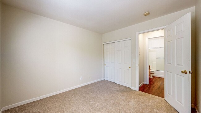 Building Photo - 1211 Hidden Creek Pl