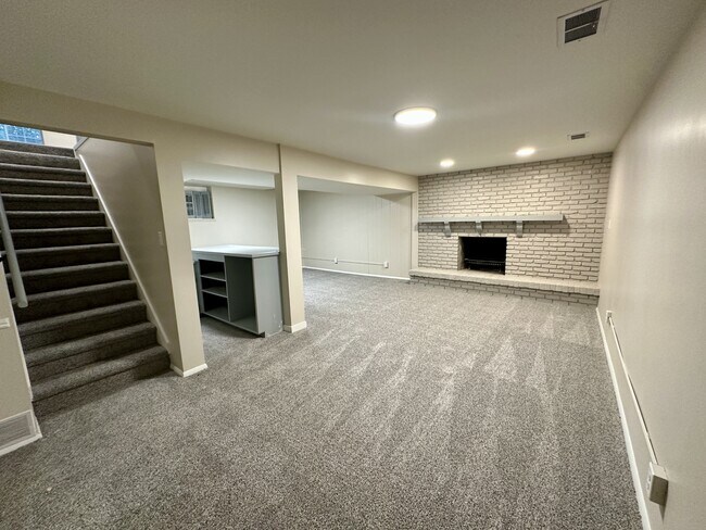 Building Photo - 2129 Creek Way