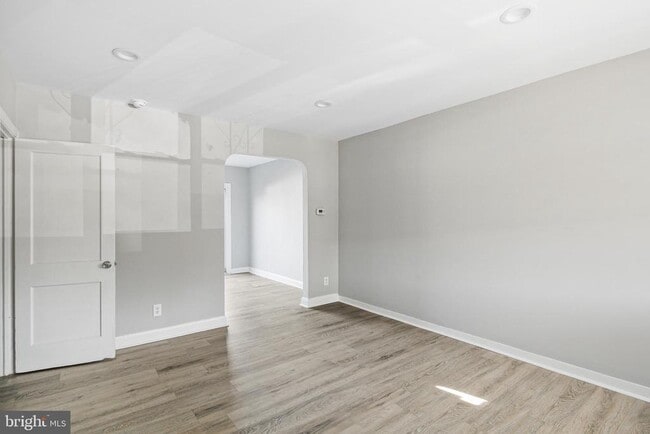 Building Photo - 165 Hampshire Rd