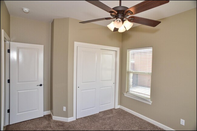 Building Photo - 3744 Loma Adriana