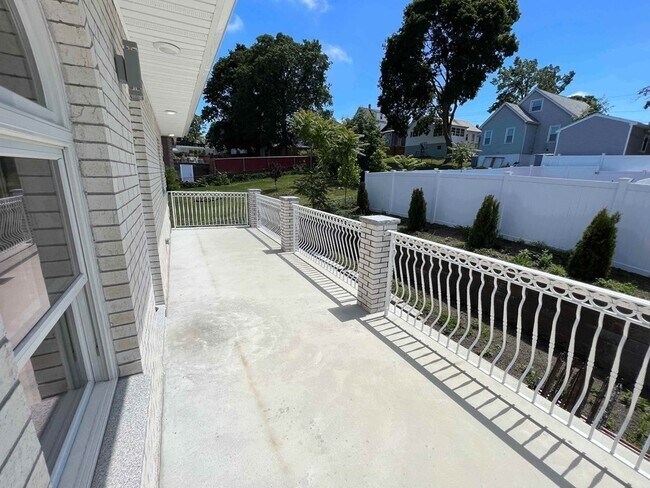 Building Photo - 570 Proctor Ave