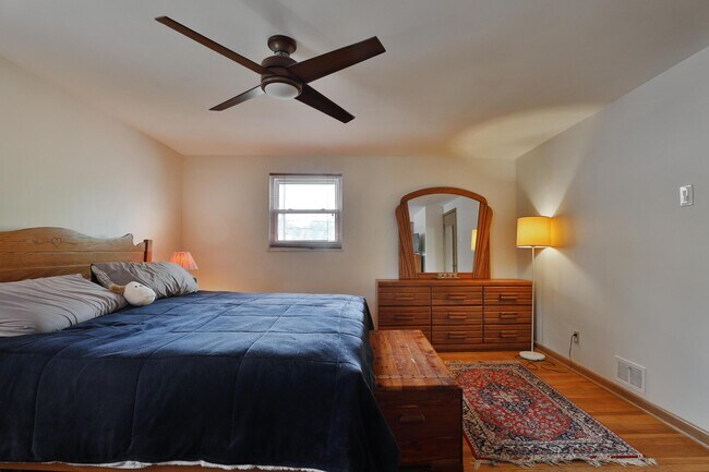 Building Photo - 714 Island Ct