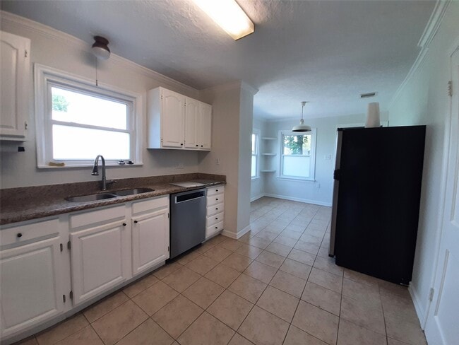 Building Photo - 7607 Moss Rose St