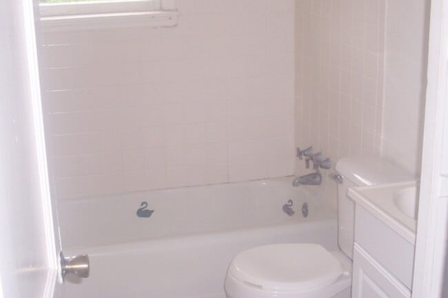 Building Photo - Affordable duplex- coming soon