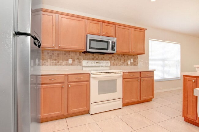 Building Photo - 9853 Portofino Dr