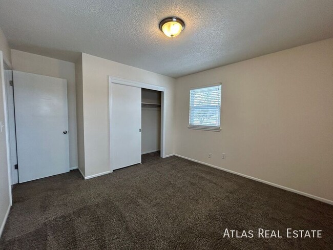 Building Photo - Receive $500 off at move in! 3 Bedroom 1.5...