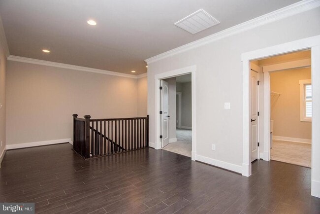 Building Photo - 6928 Regent Ln