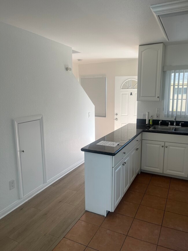 Building Photo - 12627 Oxnard St