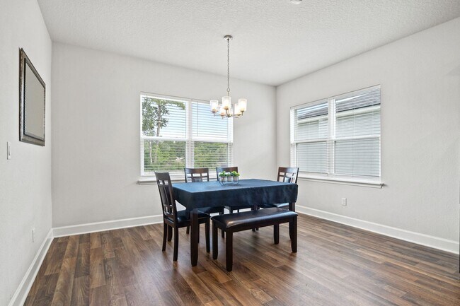 Building Photo - Stunning single-family 4bed/2.5 bath home