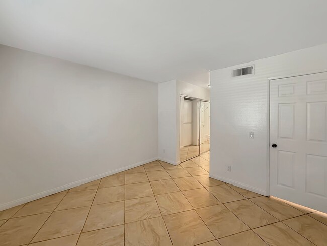 Building Photo - Spacious 3BR/2BA Condo in Rancho San Diego...