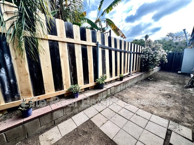 Building Photo - 9124 Rosedale Dr