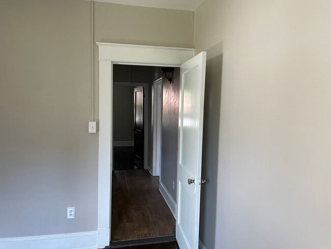 Building Photo - 3 Bedroom 1 Bath Single story