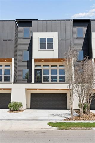 Building Photo - 2202 N Carroll Ave