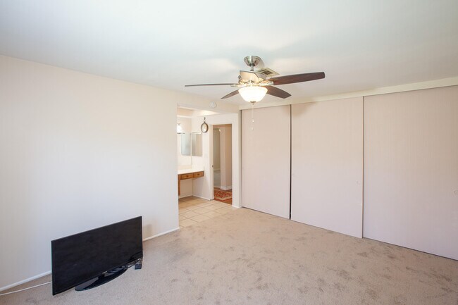 Building Photo - 2900 E Avery Dr