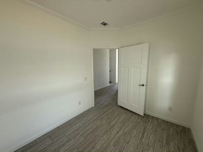 Building Photo - 3518 Campari Dr