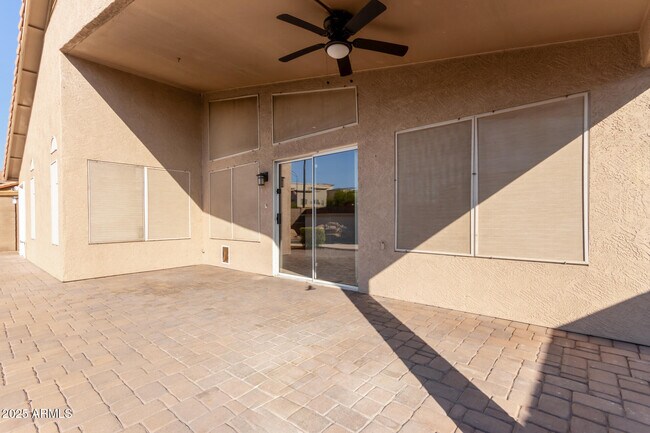 Building Photo - 208 E Devon Dr