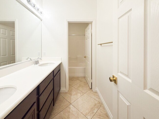 Building Photo - ~Temecula's Wolf Creek Community~ Beautifu...