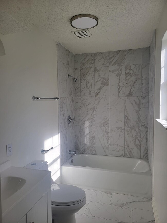 Building Photo - 104 Bent Tree Dr