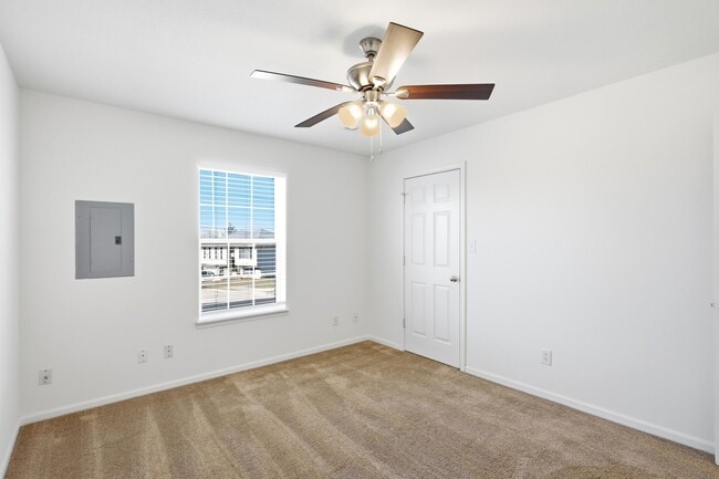 Building Photo - 3509 La Mesa Dr