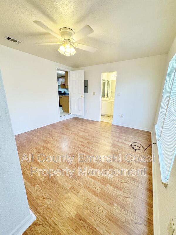Building Photo - 733 Beach Dr
