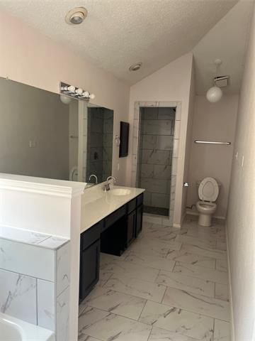 Building Photo - 2621 Independence Dr