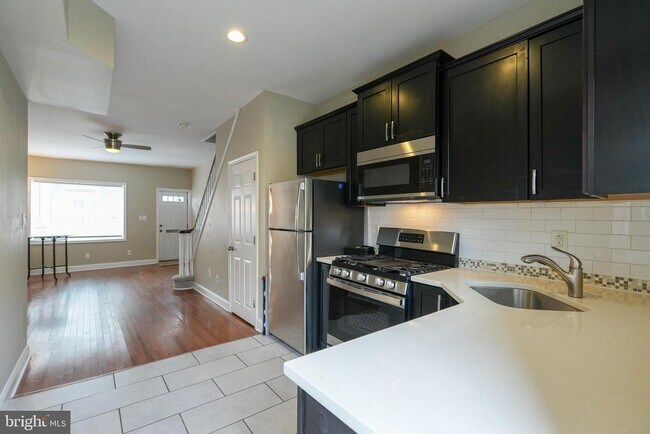 Building Photo - 137 Durfor St