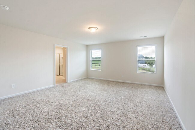 Building Photo - Nearly New, Spacious 5 Bed/3 Bath Home in ...