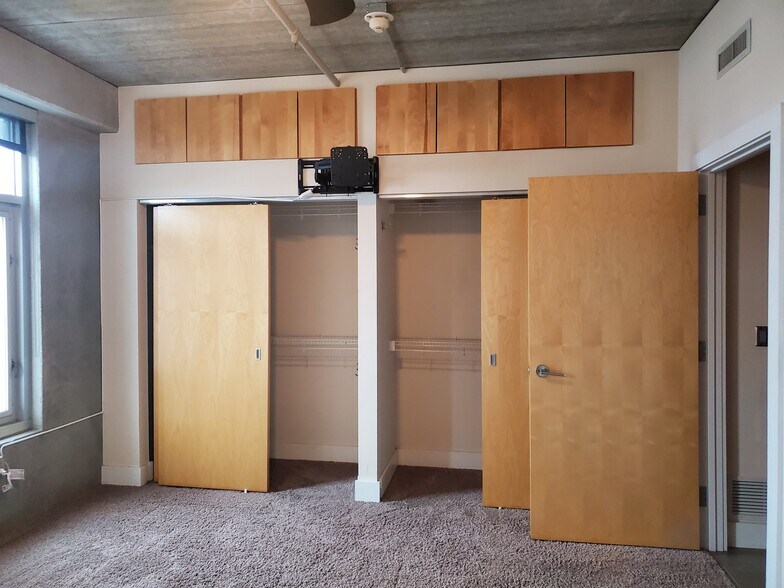 Building Photo - 309 E 5th St