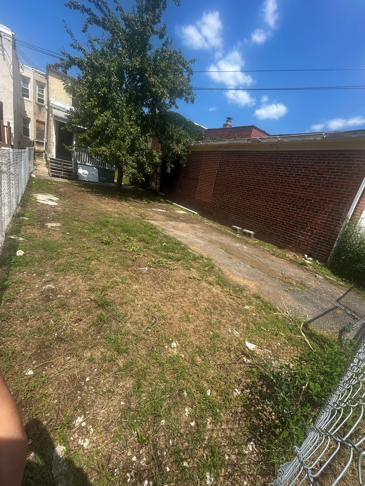 Building Photo - 1209 W 9th St