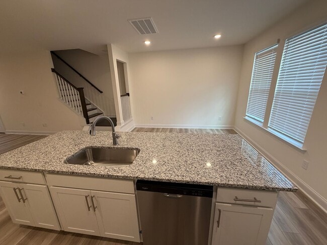 Building Photo - Mebane / Townhouse