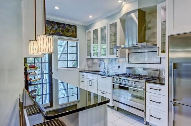 Building Photo - 600 Hermitage Ct