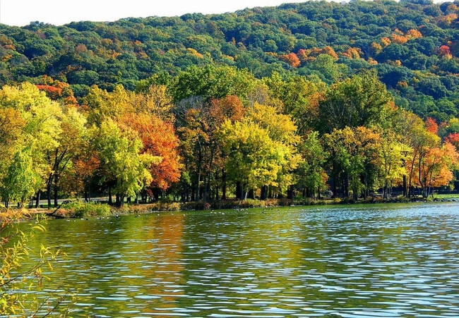 Building Photo - 30 US-9W