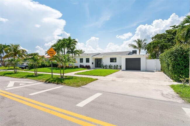 Building Photo - 21230 NE 25th Ct