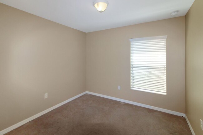 Building Photo - 12476 Shimmering Oak Cir