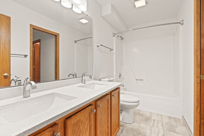 Building Photo - 13 Redtail Ct