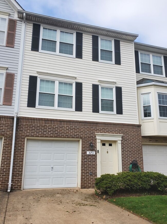 Building Photo - Welcome to your next home, where comfort m...