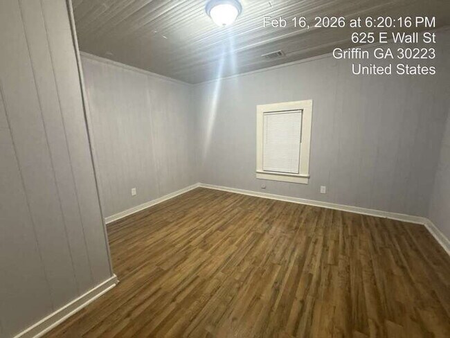 Building Photo - 625 E Wall St