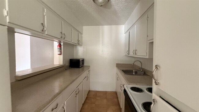 Building Photo - 4921 Crawford St