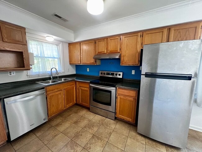 Building Photo - Must-See 3-Bedroom Home in Rosemont Forest!