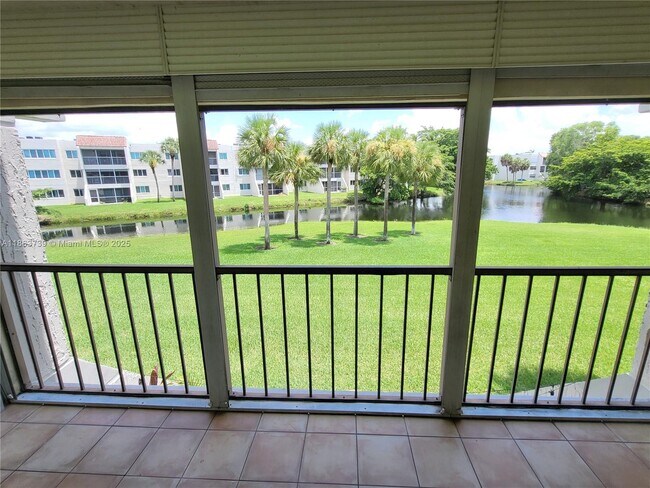 Building Photo - 230 Lakeview Dr