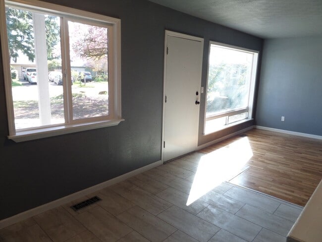 Building Photo - Super Cute & Updated 3 Bedroom House FOR R...