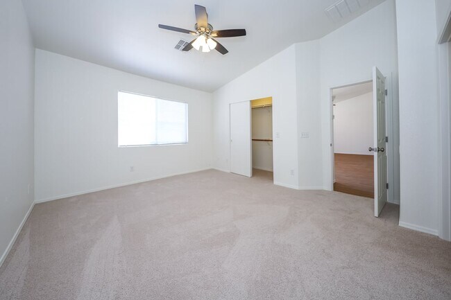 Building Photo - 6645 S SQUAWROOT Pl