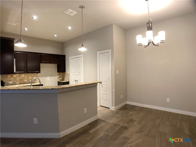 Building Photo - 537 Creekside Frst