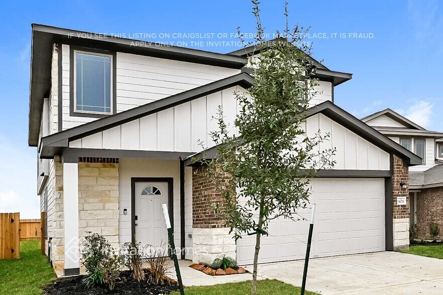 Building Photo - 11679 Descent Dr